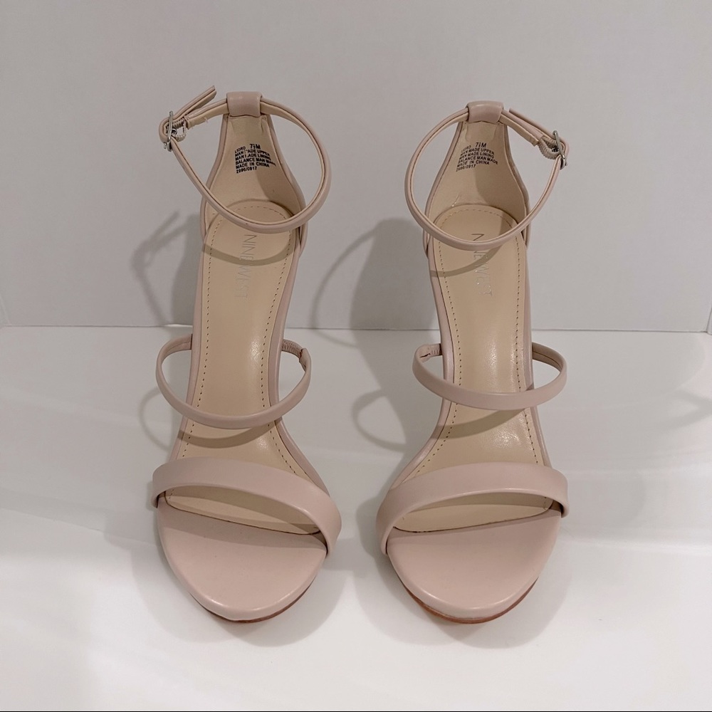 Brand new, never been worn nude 4 inch heels size 7 1/2M